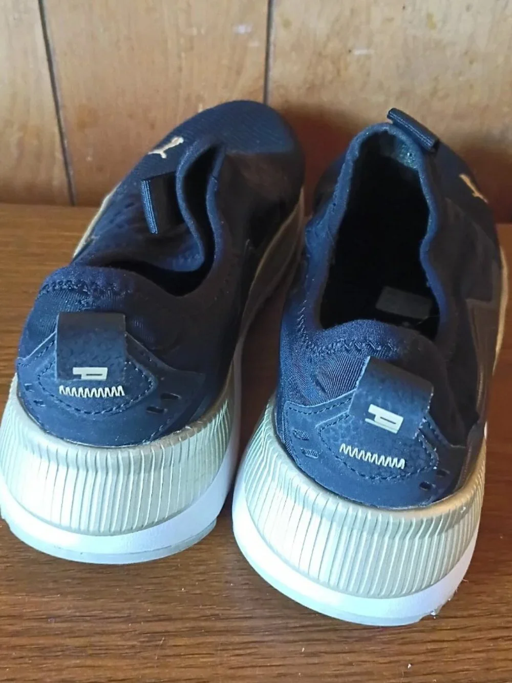 Puma Slip-On Athletic Sneakers Women's Size 5.5 Black